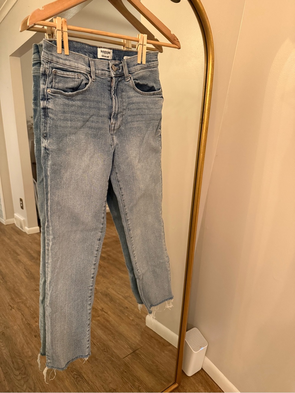 Kensie The Slim jeans frayed hem ankle cropped size 4